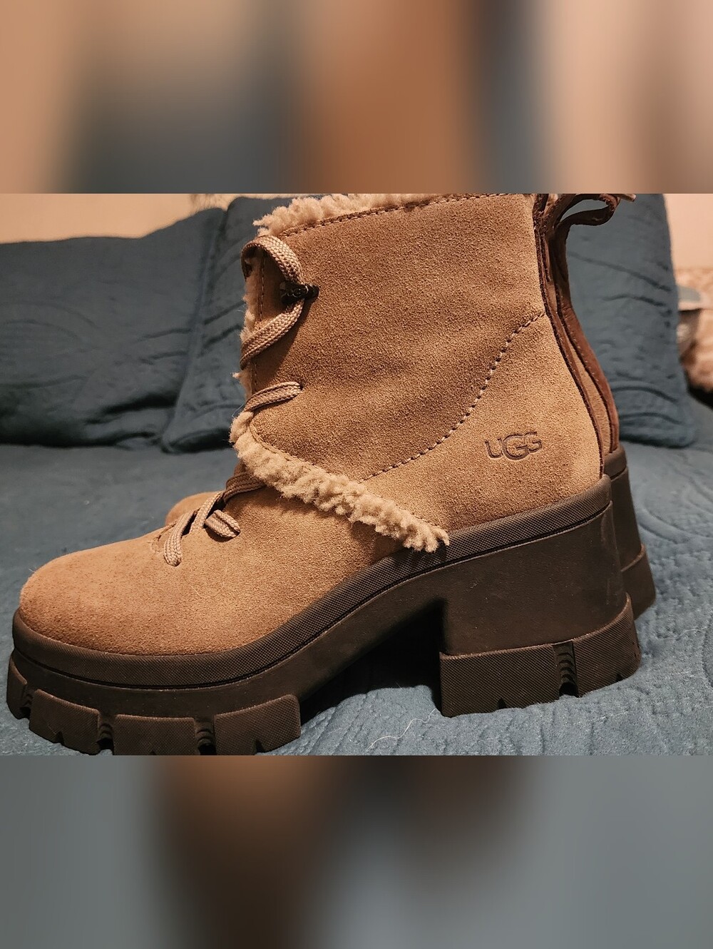 UGG Tan Suede Platform Lace-Up Hiking Type Boot Size 9 Still Like New